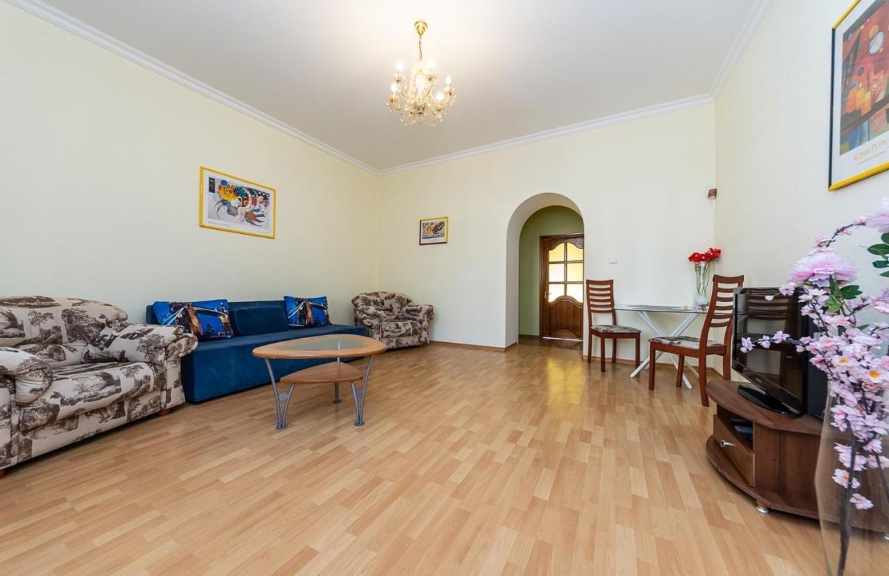Alex Apartments Near Independence Square - Kiev Esterno foto