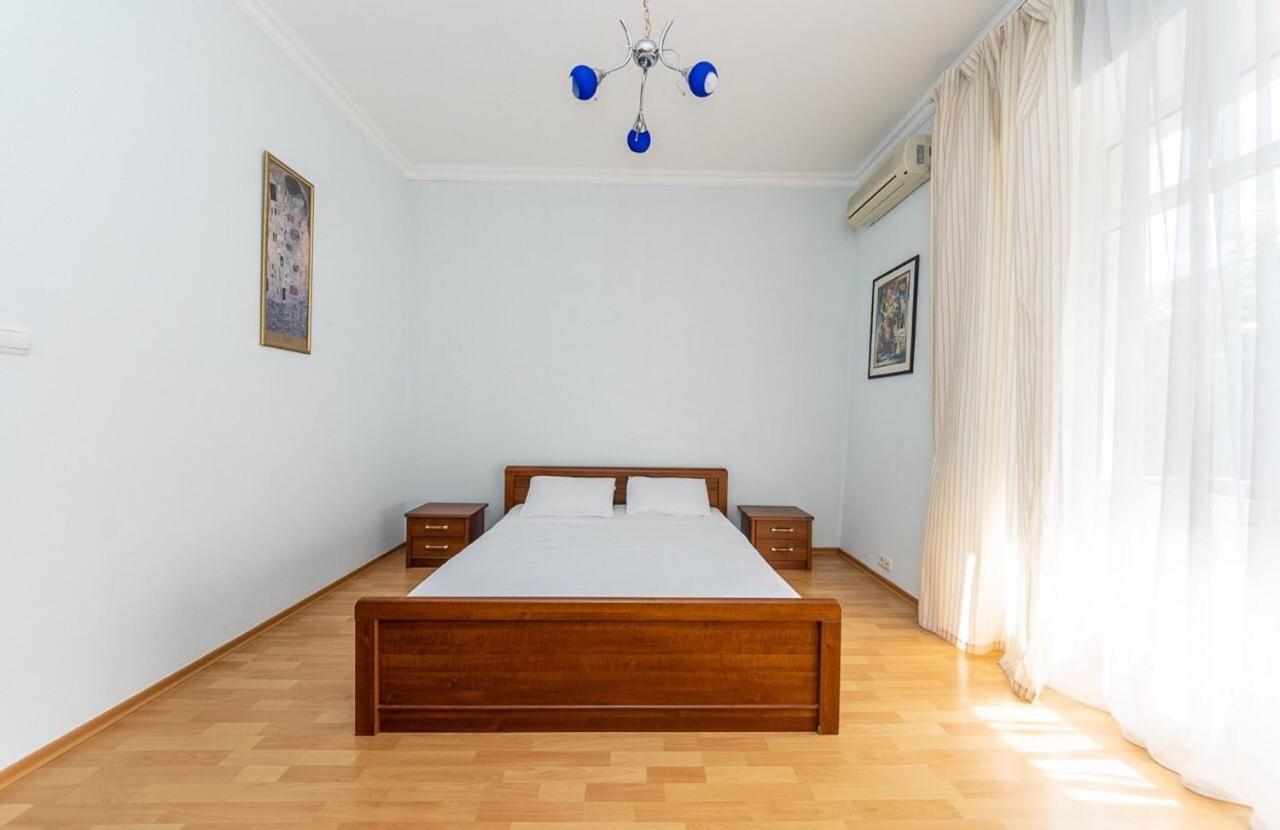 Alex Apartments Near Independence Square - Kiev Esterno foto