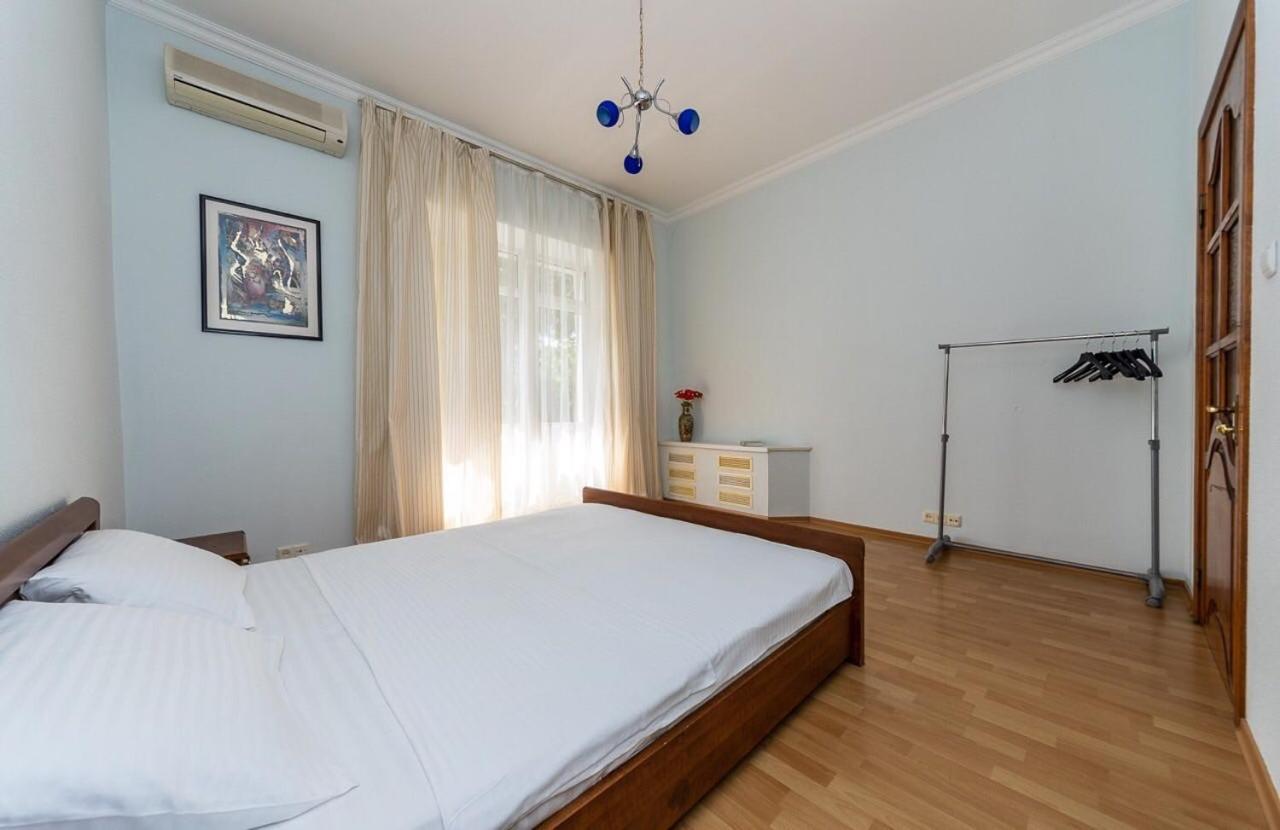 Alex Apartments Near Independence Square - Kiev Esterno foto